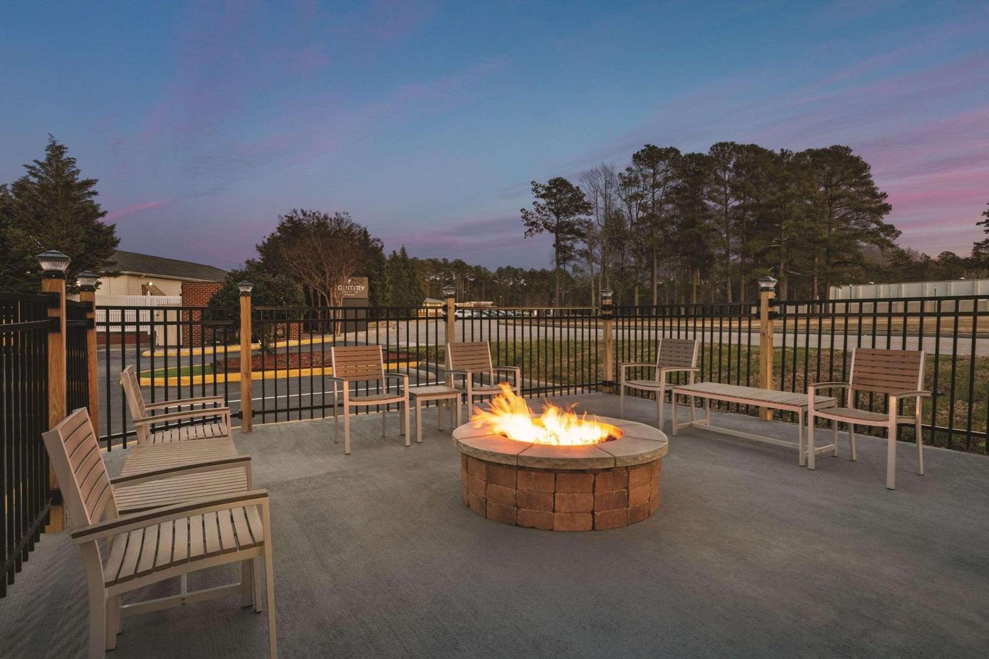 Country Inn & Suites By Radisson, Petersburg, Va ภายนอก รูปภาพ
