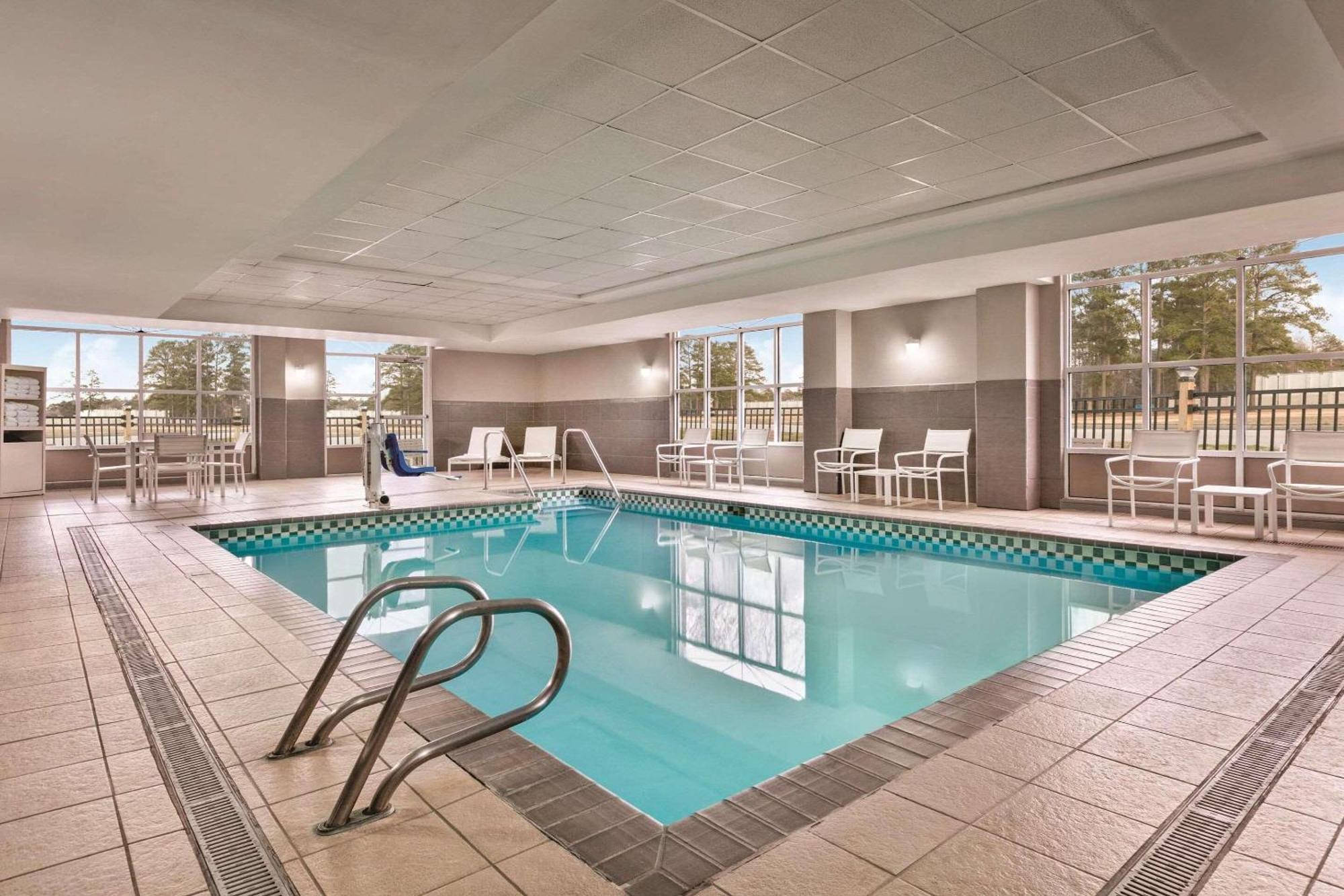 Country Inn & Suites By Radisson, Petersburg, Va ภายนอก รูปภาพ